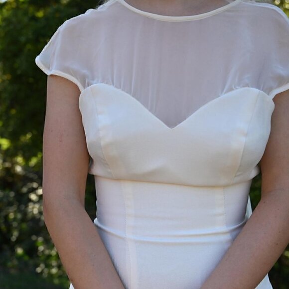 Ethereal Vintage Sweet Heart Neckline Wedding Dress with Train - Size Small - Picture 3 of 8